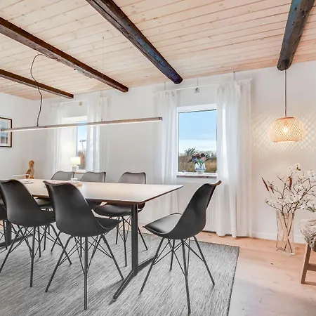 Smukt 2 Etagers Hus I Vrist Sj40 * Harboør