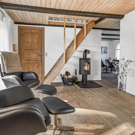 Smukt 2 Etagers Hus I Vrist Sj40 Harboør